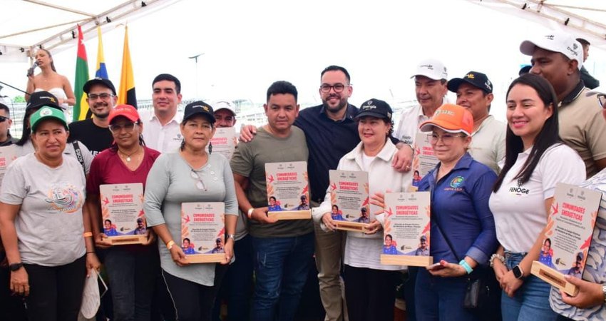 En Barrancabermeja nace la primera comunidad energética de madres comunitarias del país: 30 hogares reducirán hasta en 60% el valor de su factura de energía