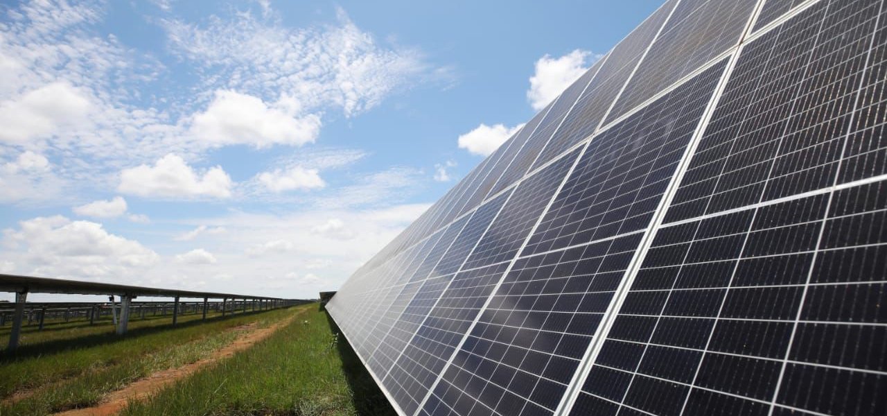 Gobierno fija reglas para subastas de energía limpia y busca atraer inversión para estabilizar tarifas eléctricas