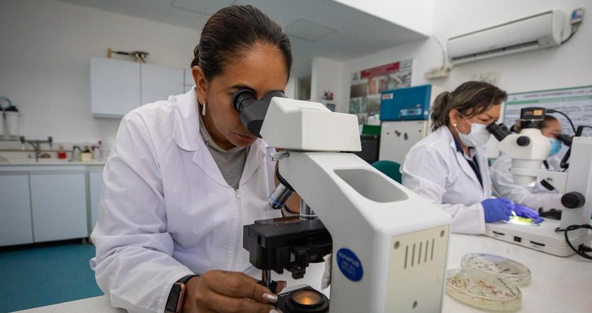 MinEnergía aporta más de $1.000 millones para impulsar proyectos de salud y ambiente con el OIEA