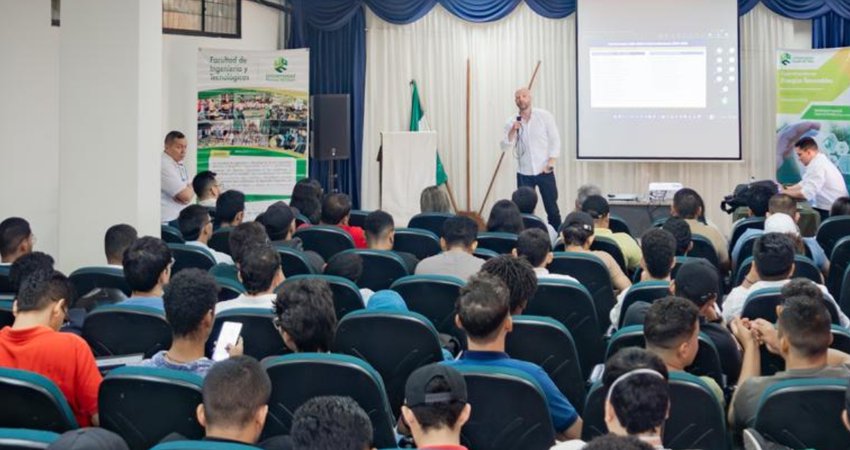 MinEnergía fortalece espacios de innovación y diálogo sobre transición energética con jóvenes