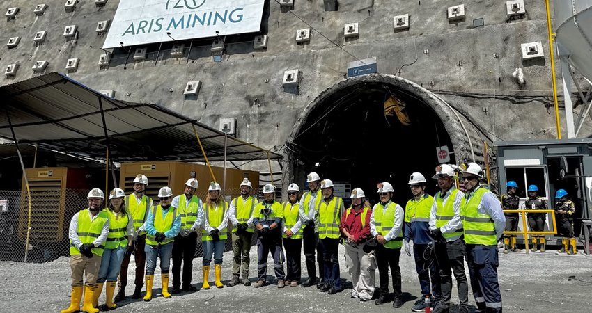 Ministerio de Minas y Energía impulsa acuerdos de formalización minera y minería responsable en Antioquia y Caldas