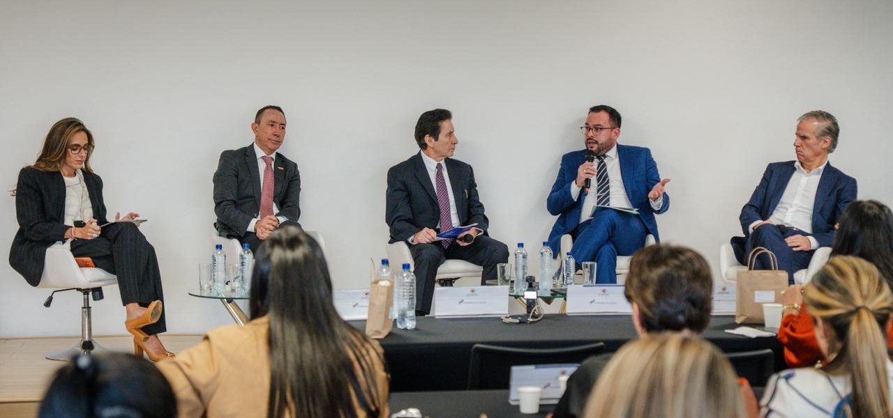 Ministro de Minas y Energía descarta riesgo de apagón e insiste en revisar cargo por confiabilidad