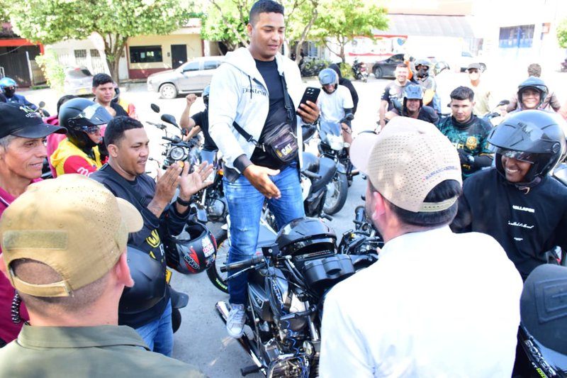 Ministro de Minas y Energía firma resolución que rebaja el precio de la gasolina en 1.000 pesos-4.jpg