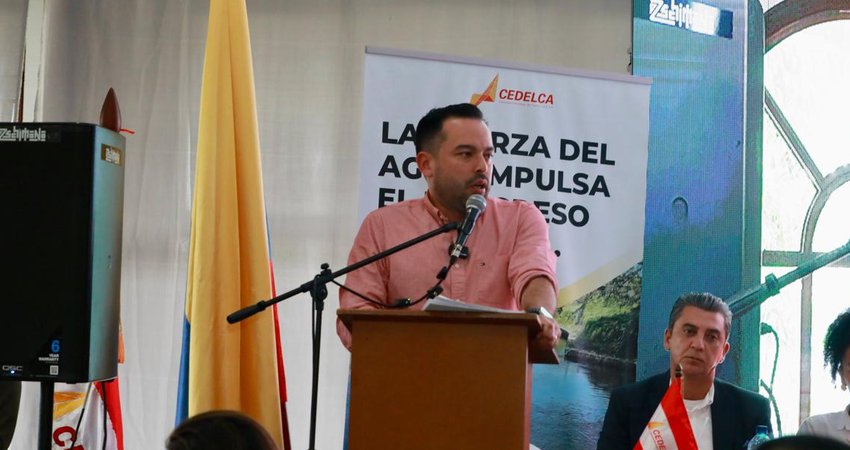 Ministro de Minas y Energía propone reglamentar la formalización laboral de trabajadores del sector eléctrico del país